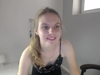 lana_heisstt with black toy