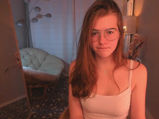 zlata_luna busty cutie showed the cap