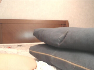 yoomi_lee Hot babe jerks off her shaved cunt