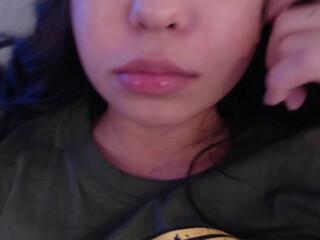 tinypinkrose Naughty shlendra masturbates with a vibrator vagina