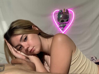 xpinkiepiex clear blonde pees