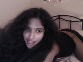 mariyya Luxurious prostitute fucks herself in the ass