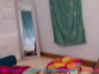 lailagetsnaked Wonderful bitch shows off her delicious body.