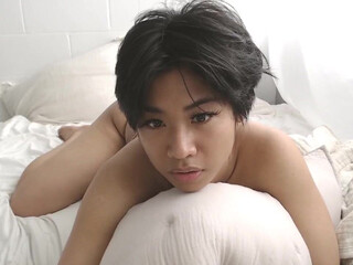 fruitythot Hot babe jerks off her shaved cunt