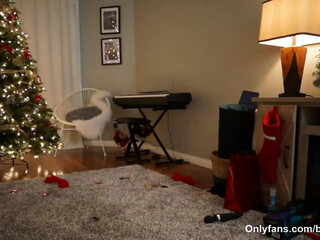 bloomyogi Blonde with cool ass shows wide anus