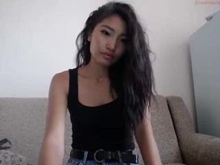 yummylipsx Young beauty fucks phallus