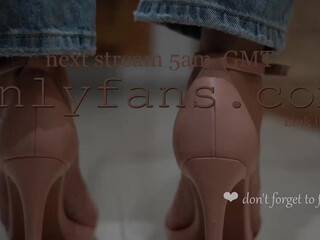 oxxme Busty blonde posing in front of the camera