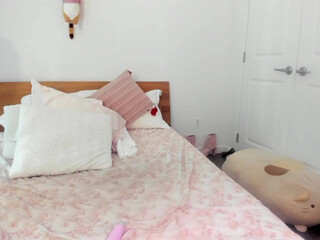 neon_felix demonstratively masturbating on cam