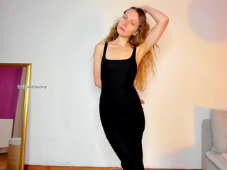 fruitcakebunny Buxom plays with long dildo