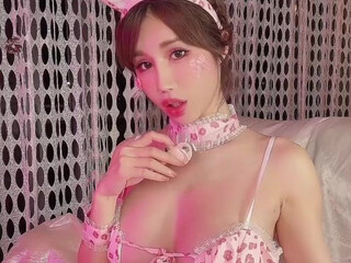 Yui Xin moaning and biting his lip, fucking himself with his fingers