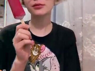 kotofeuka Young shlendra caresses shaved cunt