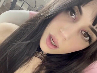 Vivi Tarantino Mad passion gently caresses her pussy