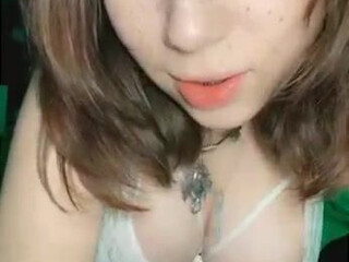 Uwucaptain666  Babe plays with her pussy