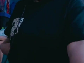 Uwucaptain666  and her bed fun