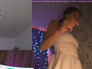 Kronniekray  Cute chick shows off gorgeous body