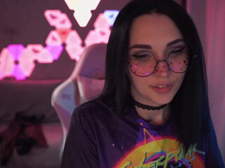 MalinaBo0m  shows how deep a toy can be in your mouth