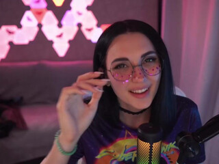 MalinaBo0m  Incendiary Ukrainian shows off huge buffers