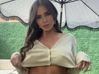 Suttin onlyfans jerking off the clit on the bed