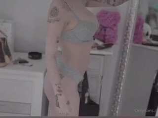 Bhad Bhabie onlyfans fingering pussy fingers