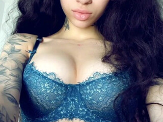 Bhad Bhabie onlyfans Hot curvy masturbate