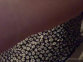 lilixdeanee onlyfans Incendiary lady squeezes her crevices