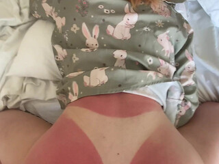 sweetie fox onlyfans throws his legs behind his head and hammer himself in the point