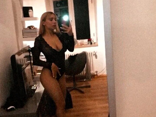 violabo23 onlyfans Cute harlot masturbating pussy