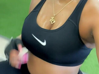 alieyarose onlyfans pulls hand clit