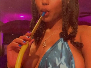 alieyarose onlyfans Fascinating skin strips and pulls pussy