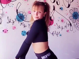 Larissa Manoela onlyfans Hot lady fucks her shaved pussy