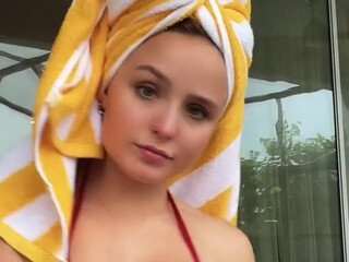 Larissa Manoela onlyfans 12 December 2021