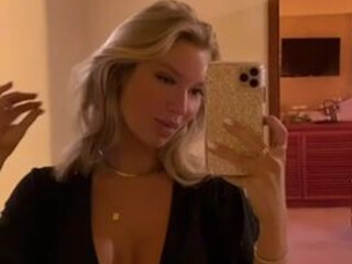 Allexa Collins onlyfans Lustful babe fucks both holes