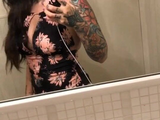 AleRoseBunny onlyfans Sexy young lady dancing chic striptease