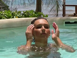 Rachel Cook, rachelc00k onlyfans Busty maiden posing in stockings