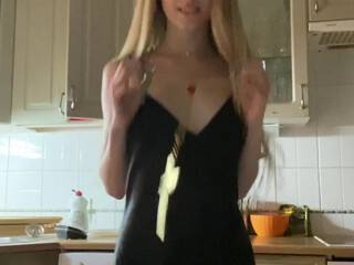 Lexi Poy, The Lexi Princess, lexipoy, lexipoy4 onlyfans Blonde shlendra caresses sex lips