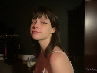 Sooogs, soogsx onlyfans Hot curvy pulls pussy