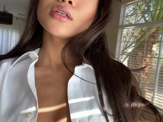 VinaSkyy onlyfans Naughty Chick Enjoys Cooney Performed By A Chevalier