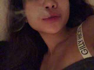 VinaSkyy onlyfans Naked dancing in front of webcam