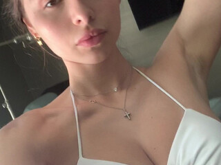 Sophie Mudd onlyfans Stunning Curva dabbles with dildo