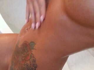 Juju Brais, Julia Abrams,  Runette in beautiful clothes