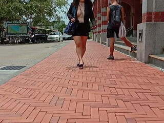 yi_mei Crazy woman masturbating cunt with hand