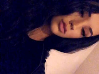 sara__mascara  Sexy hottie gently pulls pussy