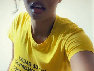 itsvanivixxx onlyfans Mature bitch spreads her sexy legs