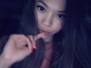 VinaSkyy onlyfans Tanned brunette gently pulls pussy