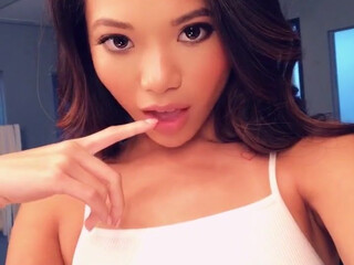 VinaSkyy onlyfans took off her white panties