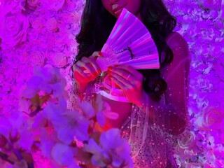 VinaSkyy onlyfans Pretty kralia shows boobs