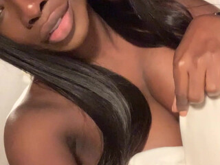 Isabelle Miller onlyfans Naughty kurva fingering vagina in the shower