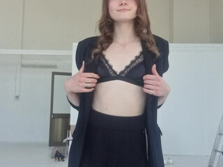 Grace_t Exquisite chick makes double fuck