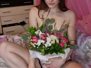 Grace_t bosome chick eagerly absorbs dildo