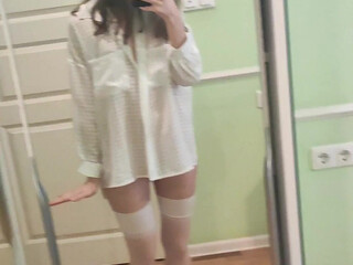 Elfie_cutie onlyfans Vicious lady pins her cap